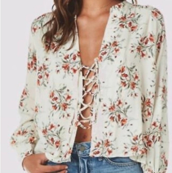 Flynn Skye Get Away Lace Up Front Day Desire White Red Floral Blouse XS - Picture 2 of 7